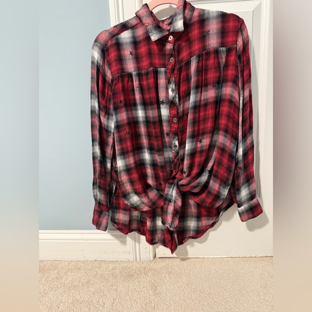 Vintage Havana Red and Black Checkered button down Shirt with black stars